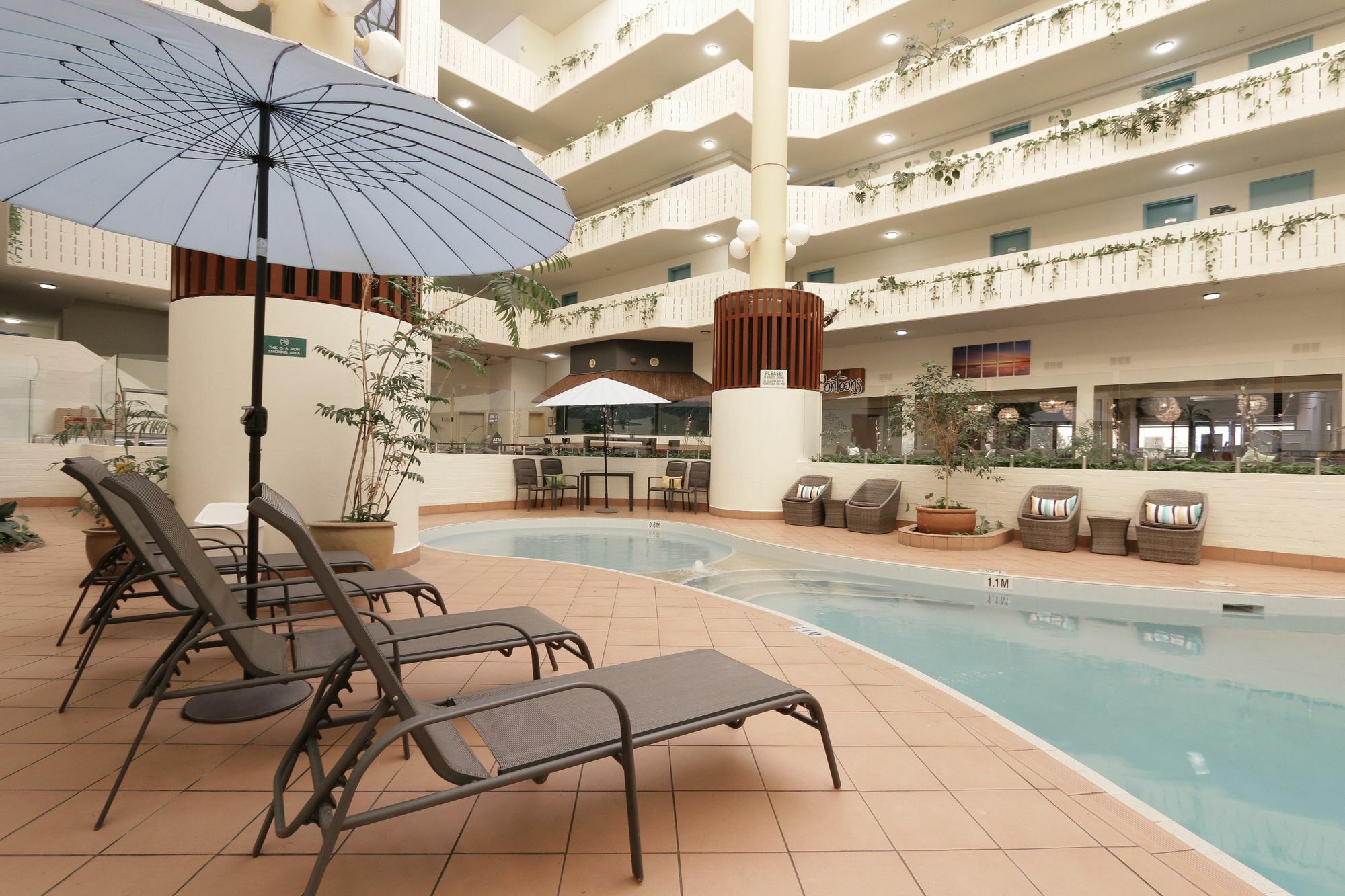 Atrium Hotel Mandurah Buitenkant foto